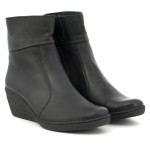Women boots on wedge heel, zipper, full-grain leather - black - Escott