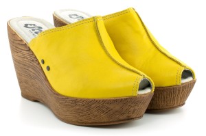 Leather, comfortable and reliable flap Women at high wedge heel - yellow - Escott