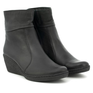 Women boots on wedge heel, zipper, full-grain leather - black - Escott
